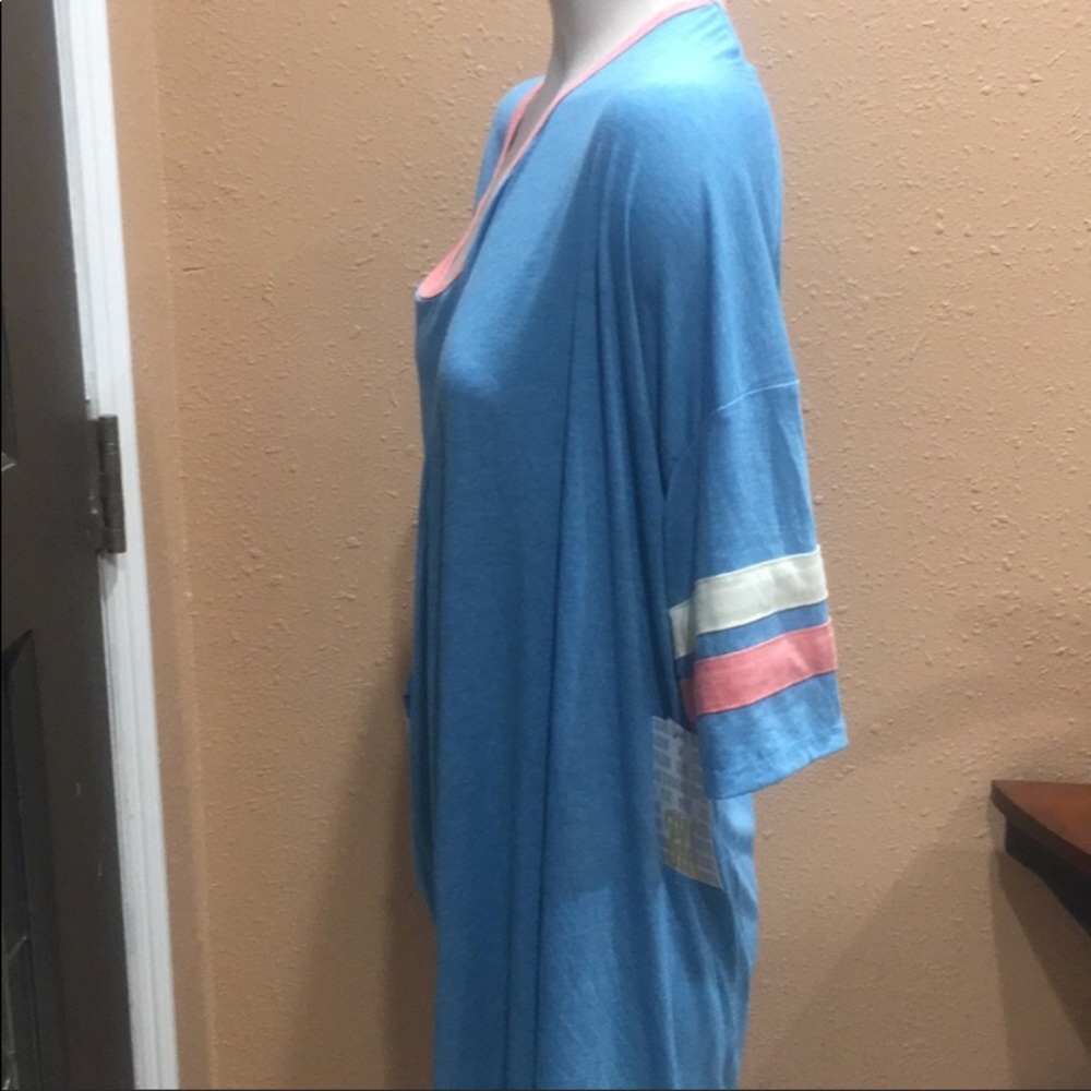 NWT LULAROE IRMA TOP - Picture 3 of 4